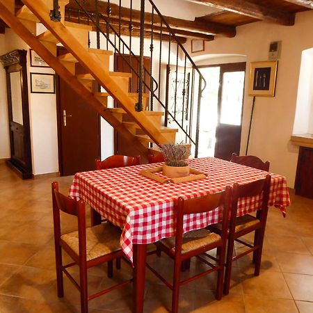 הוילה Kaštelir Casa Istriana Nona Pina מראה חיצוני תמונה