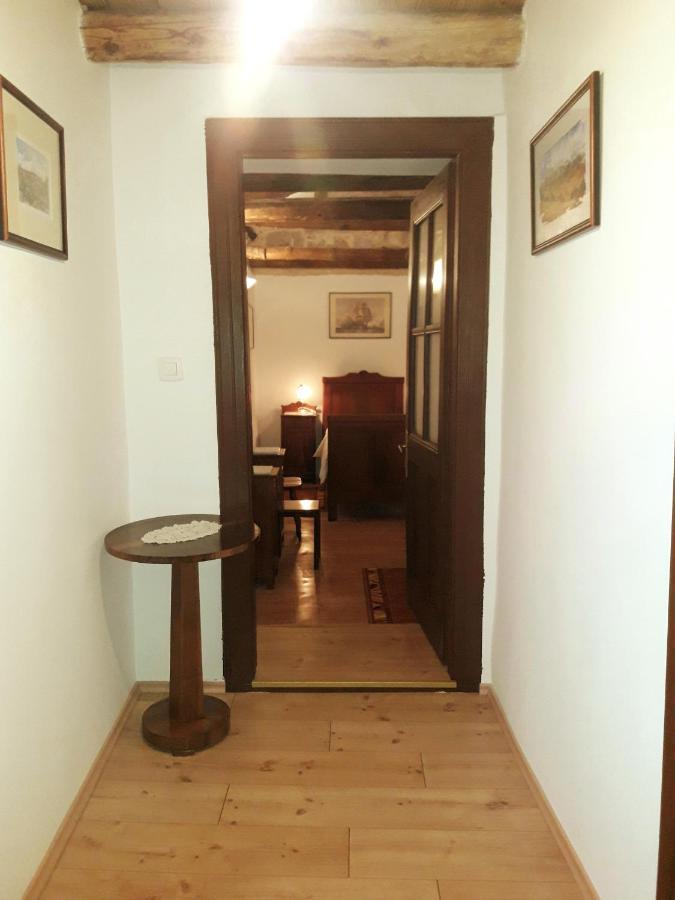 הוילה Kaštelir Casa Istriana Nona Pina מראה חיצוני תמונה
