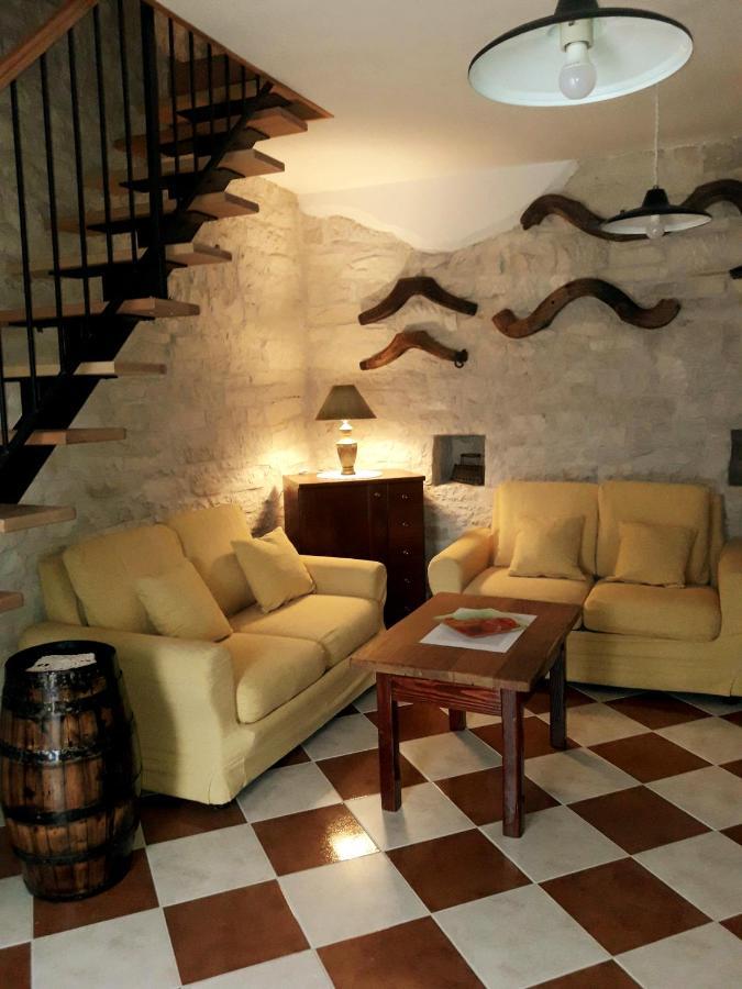 הוילה Kaštelir Casa Istriana Nona Pina מראה חיצוני תמונה