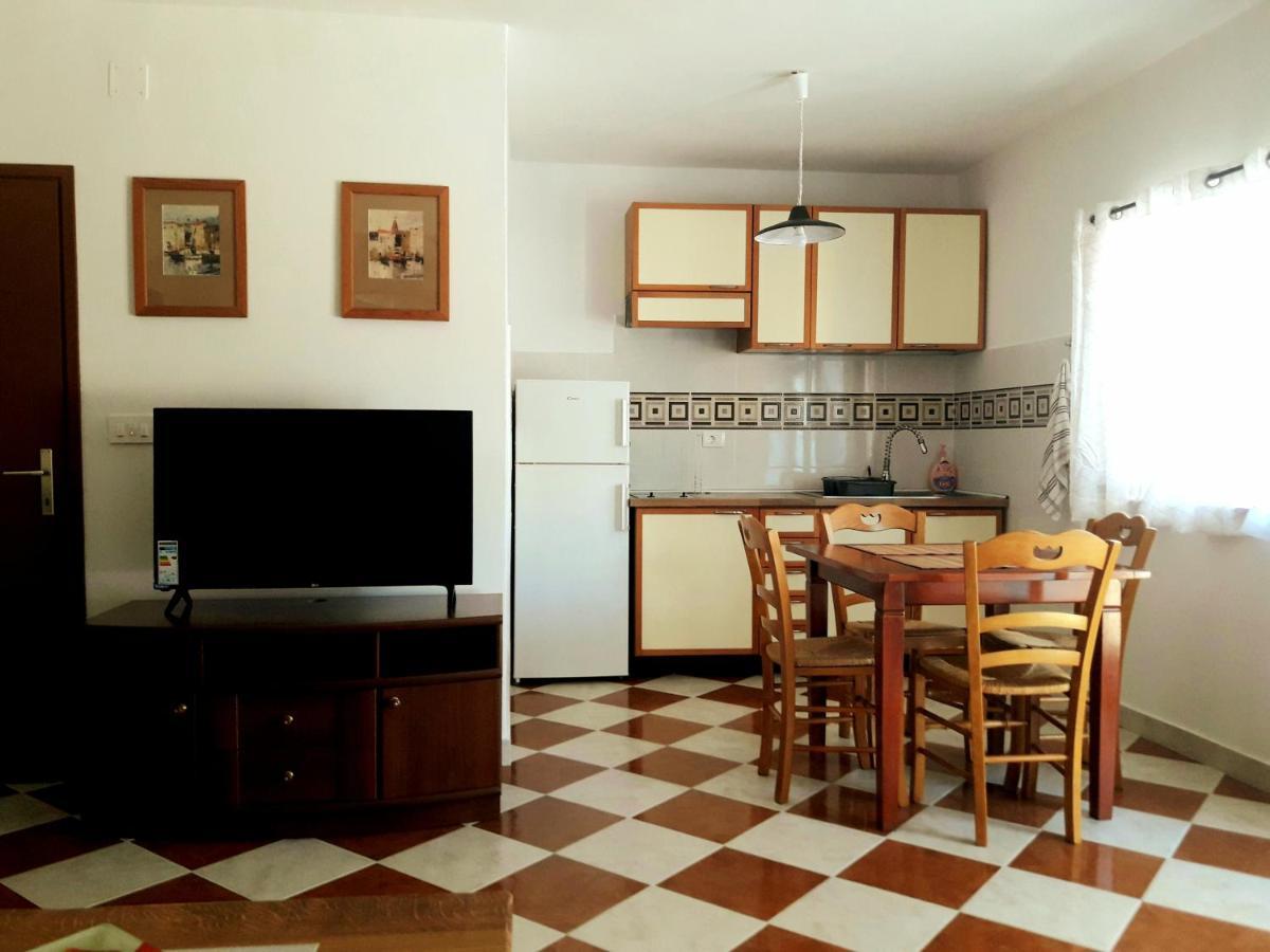 הוילה Kaštelir Casa Istriana Nona Pina מראה חיצוני תמונה