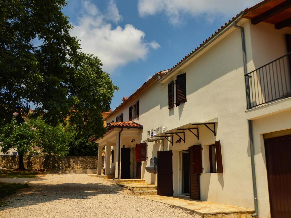 הוילה Kaštelir Casa Istriana Nona Pina מראה חיצוני תמונה