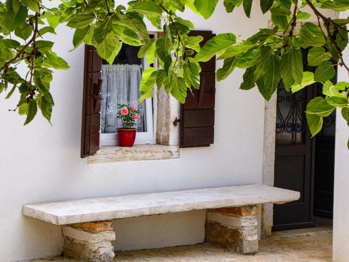 הוילה Kaštelir Casa Istriana Nona Pina מראה חיצוני תמונה
