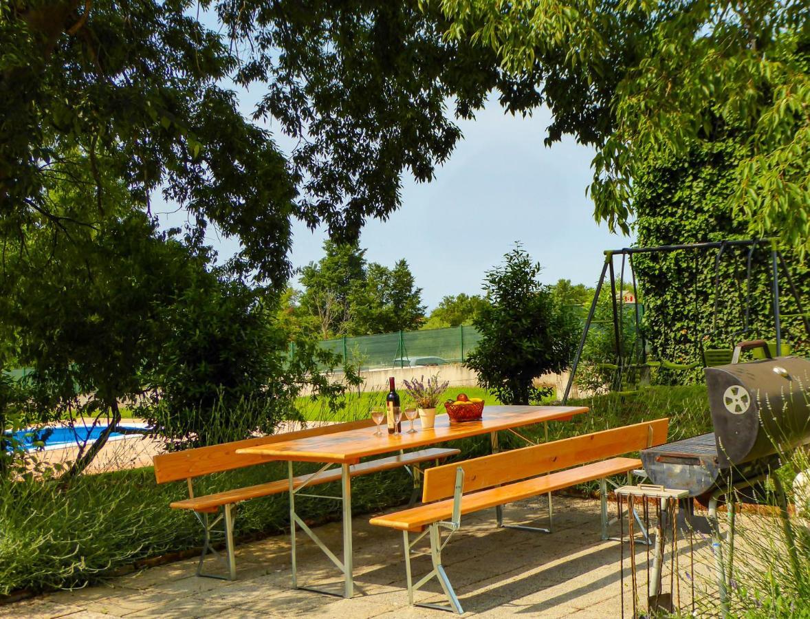 הוילה Kaštelir Casa Istriana Nona Pina מראה חיצוני תמונה