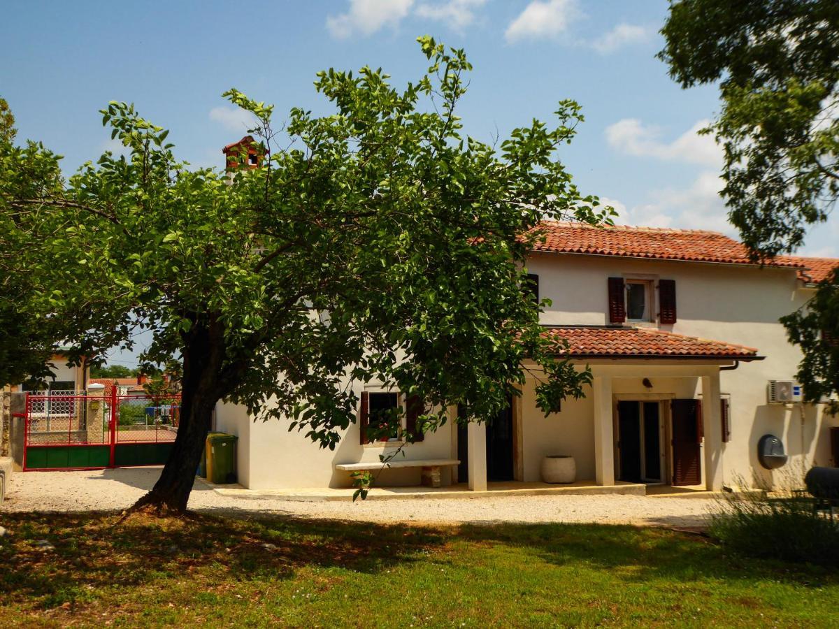 הוילה Kaštelir Casa Istriana Nona Pina מראה חיצוני תמונה